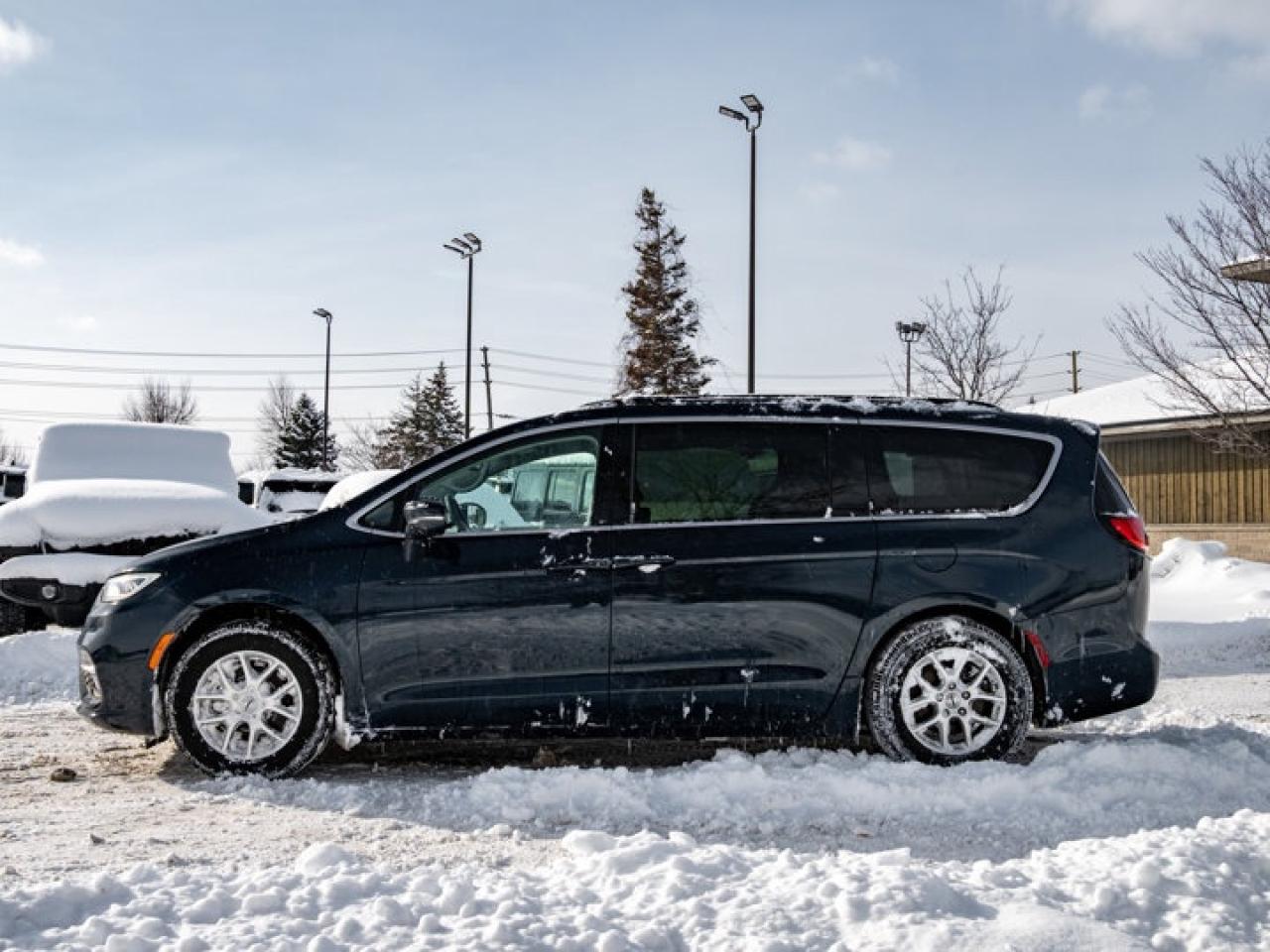 2022 Chrysler Pacifica Touring L Photo4
