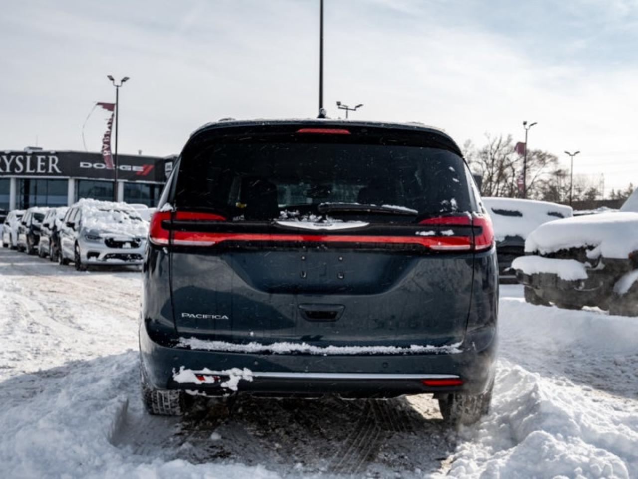 2022 Chrysler Pacifica Touring L Photo