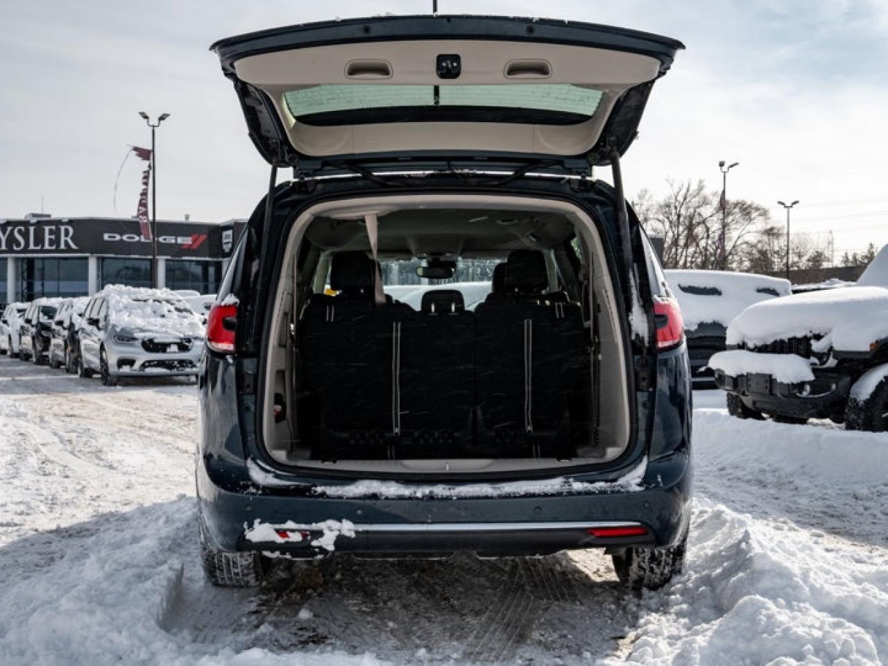 2022 Chrysler Pacifica Touring L Photo