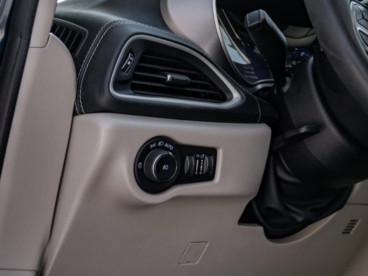 2022 Chrysler Pacifica Touring L Photo