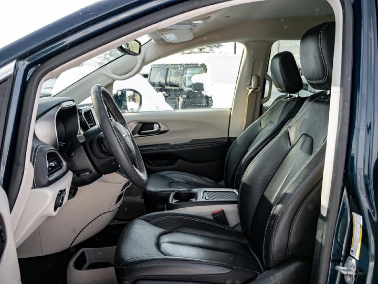 2022 Chrysler Pacifica Touring L Photo