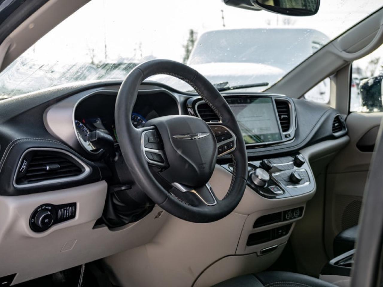 2022 Chrysler Pacifica Touring L Photo