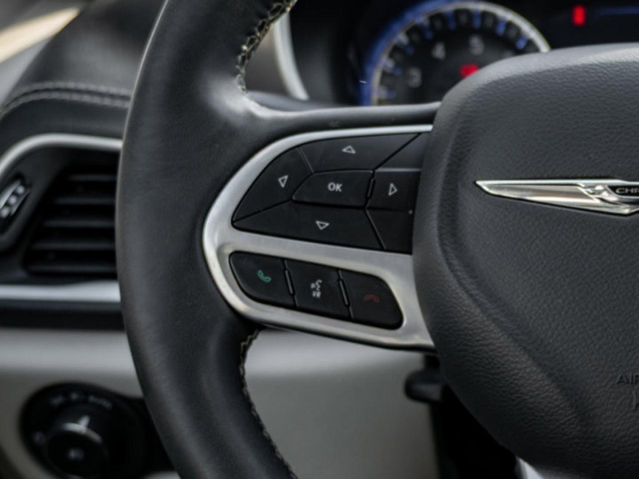 2022 Chrysler Pacifica Touring L Photo