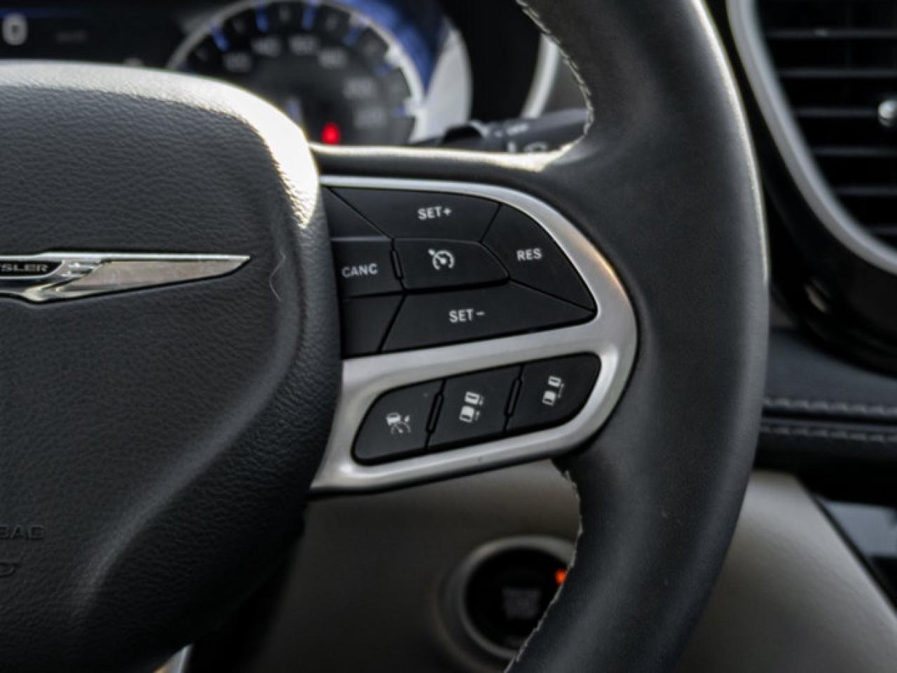 2022 Chrysler Pacifica Touring L Photo