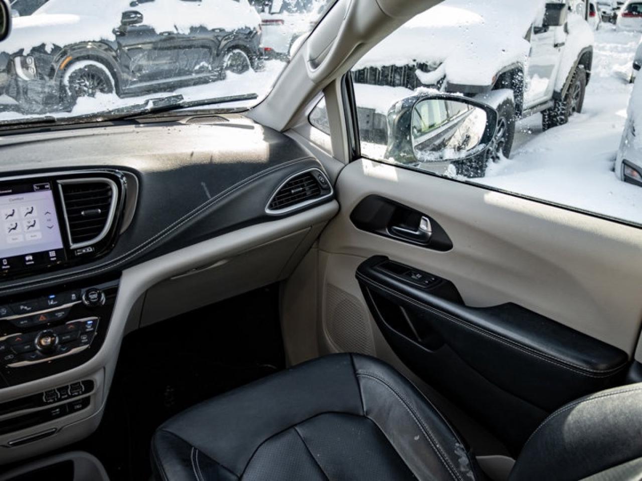 2022 Chrysler Pacifica Touring L Photo