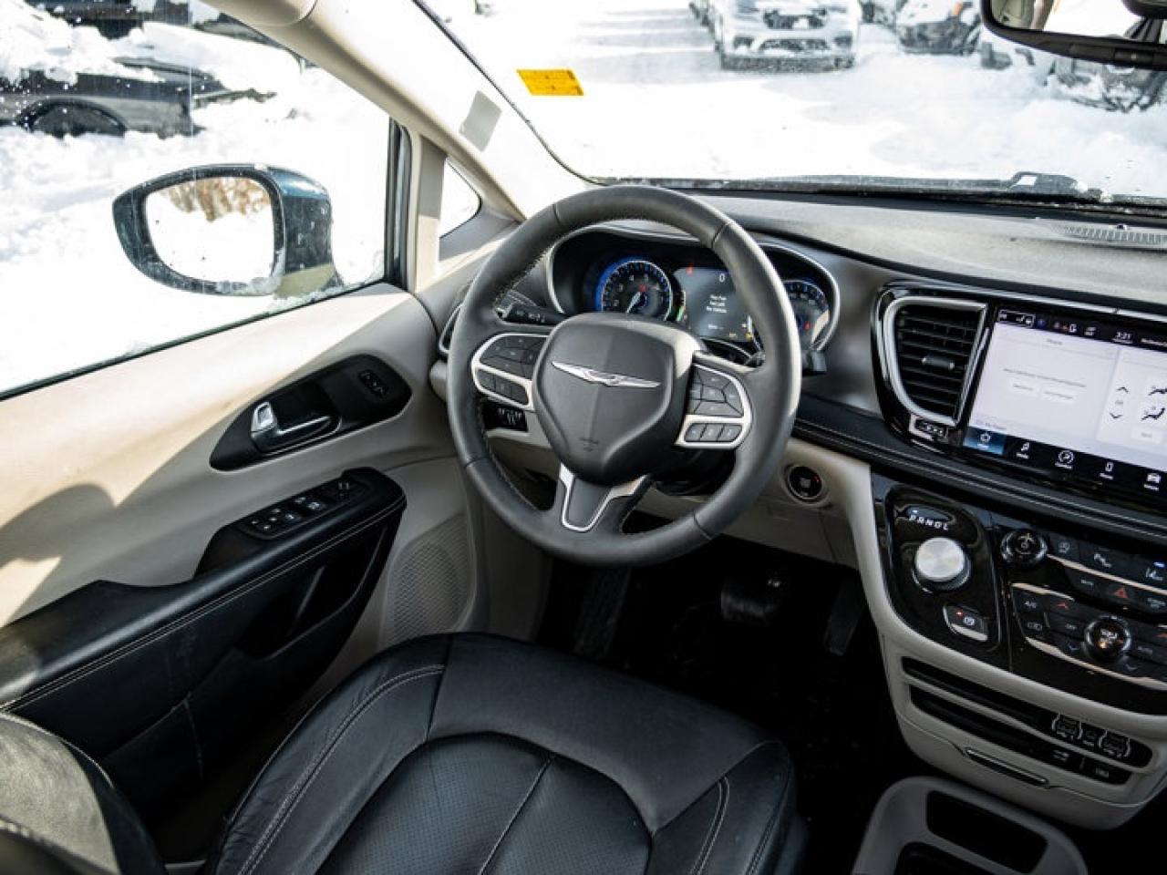 2022 Chrysler Pacifica Touring L Photo