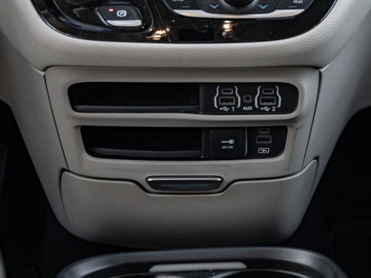 2022 Chrysler Pacifica Touring L Photo