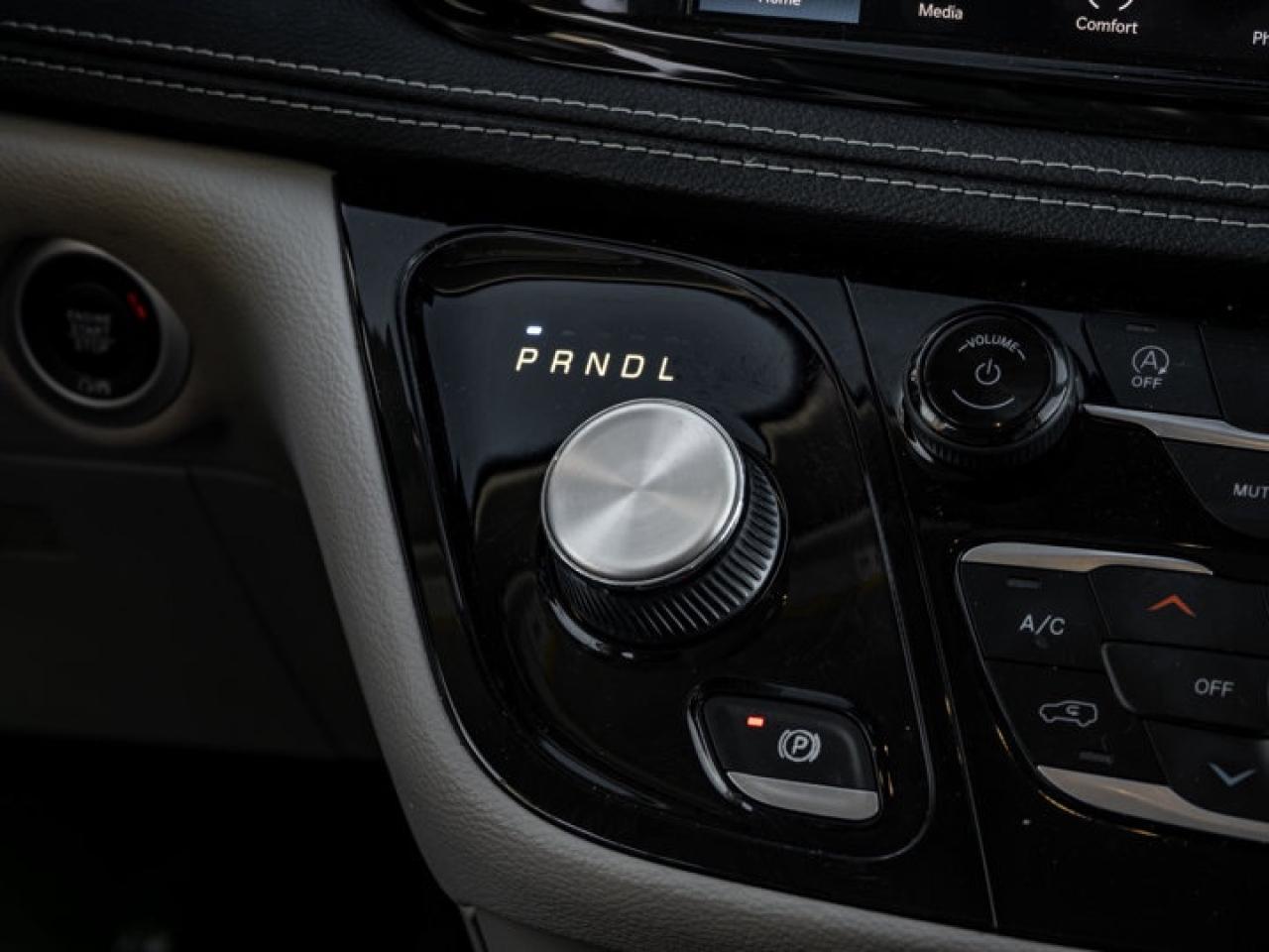 2022 Chrysler Pacifica Touring L Photo