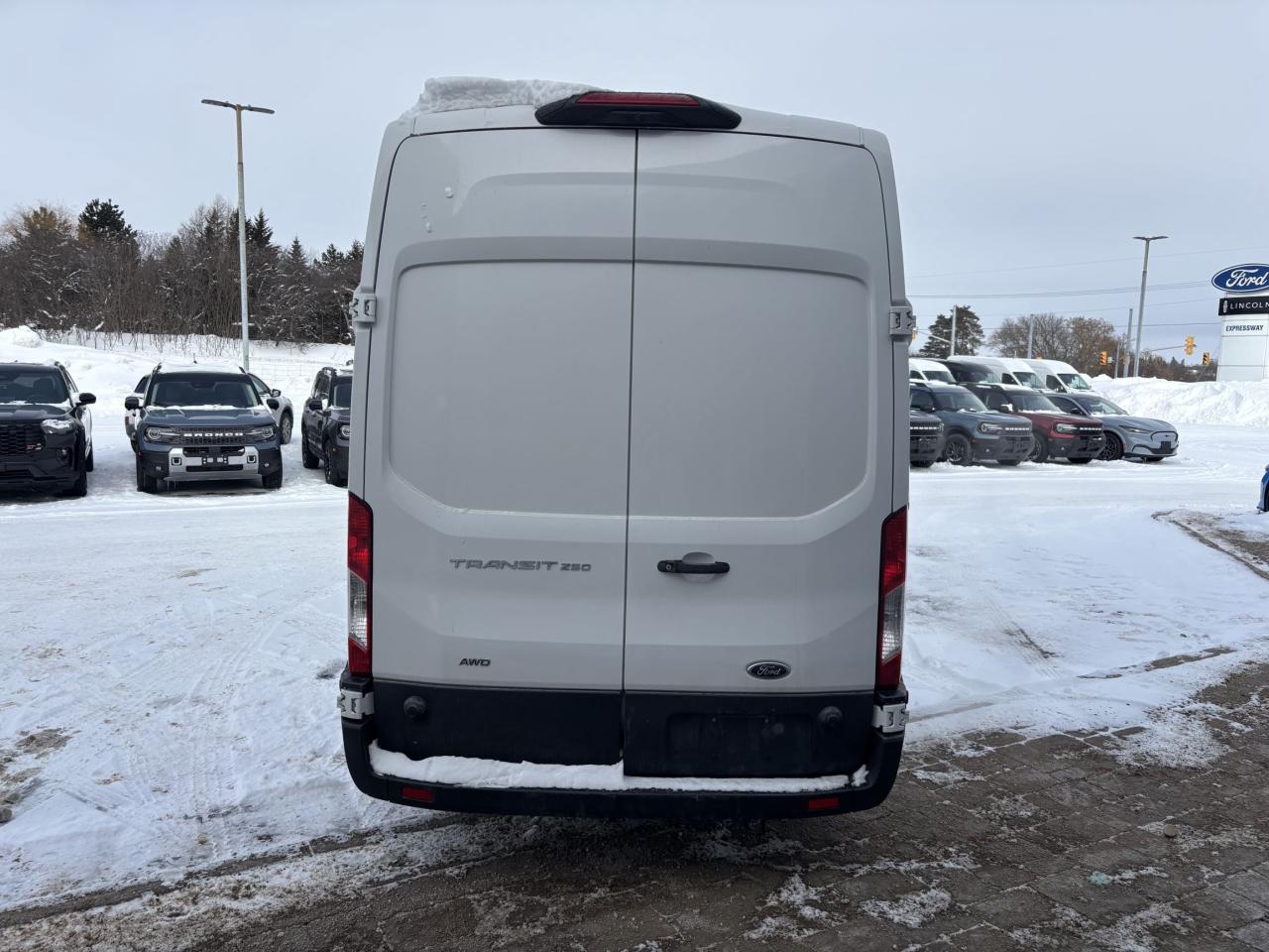 2025 Ford Transit AWD, 250, HIGH ROOF, 3.5L ENGINE, REAR CAMERA! Photo3