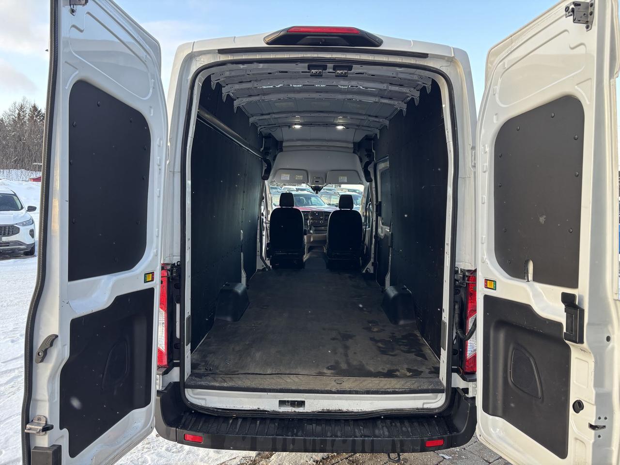 2025 Ford Transit AWD, 250, HIGH ROOF, 3.5L ENGINE, REAR CAMERA! Photo