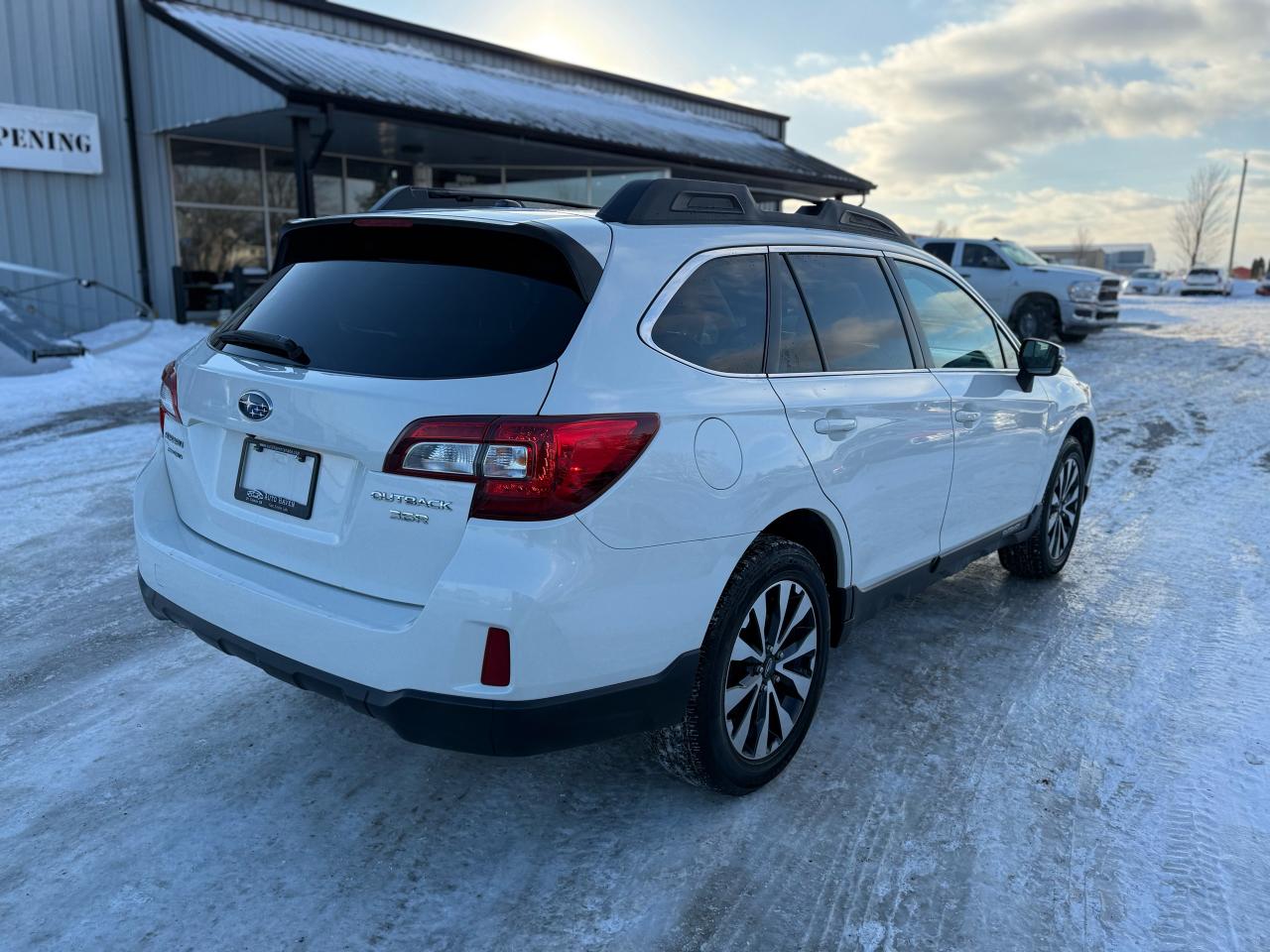 2016 Subaru Outback 3.6R w/Limited & Tech Pkg Photo