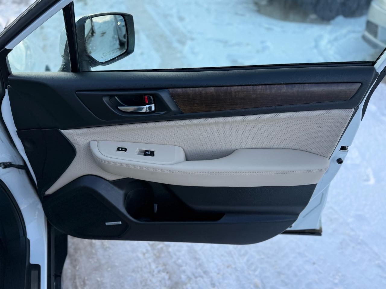 2016 Subaru Outback 3.6R w/Limited & Tech Pkg Photo