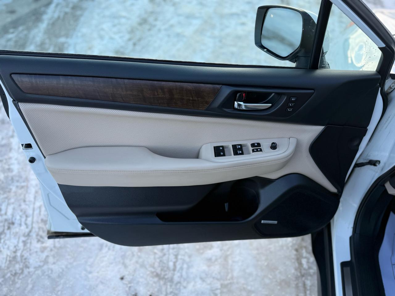 2016 Subaru Outback 3.6R w/Limited & Tech Pkg Photo