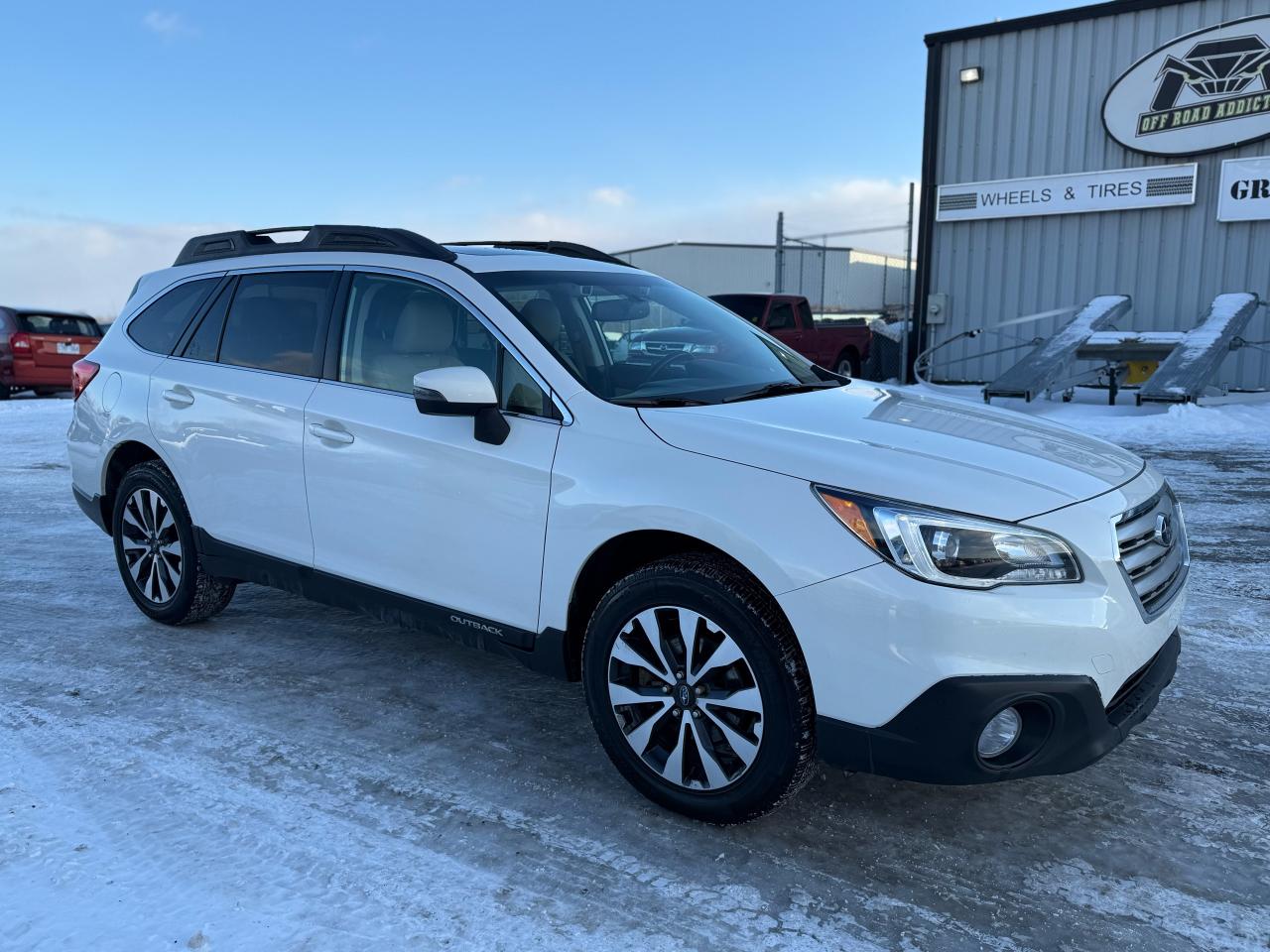 2016 Subaru Outback 3.6R w/Limited & Tech Pkg Photo2