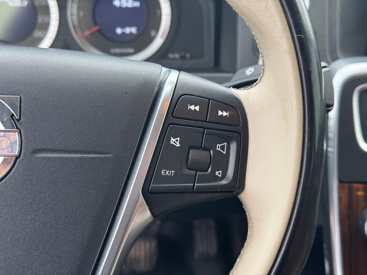 2011 Volvo S60 T6 **CLEAN CARFAX**ALL WHEEL DRIVE** Photo