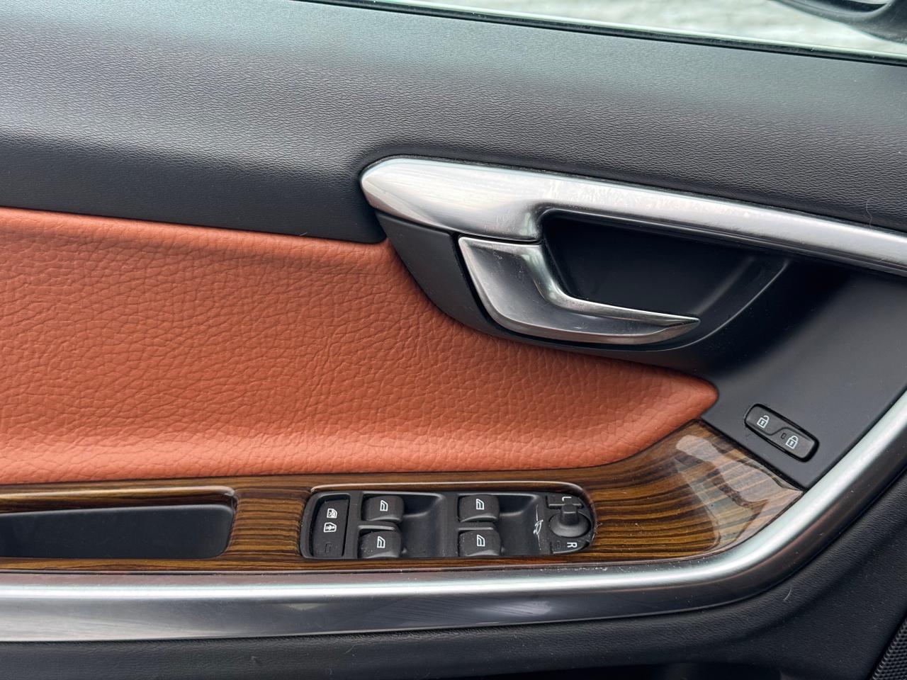 2011 Volvo S60 T6 **CLEAN CARFAX**ALL WHEEL DRIVE** Photo