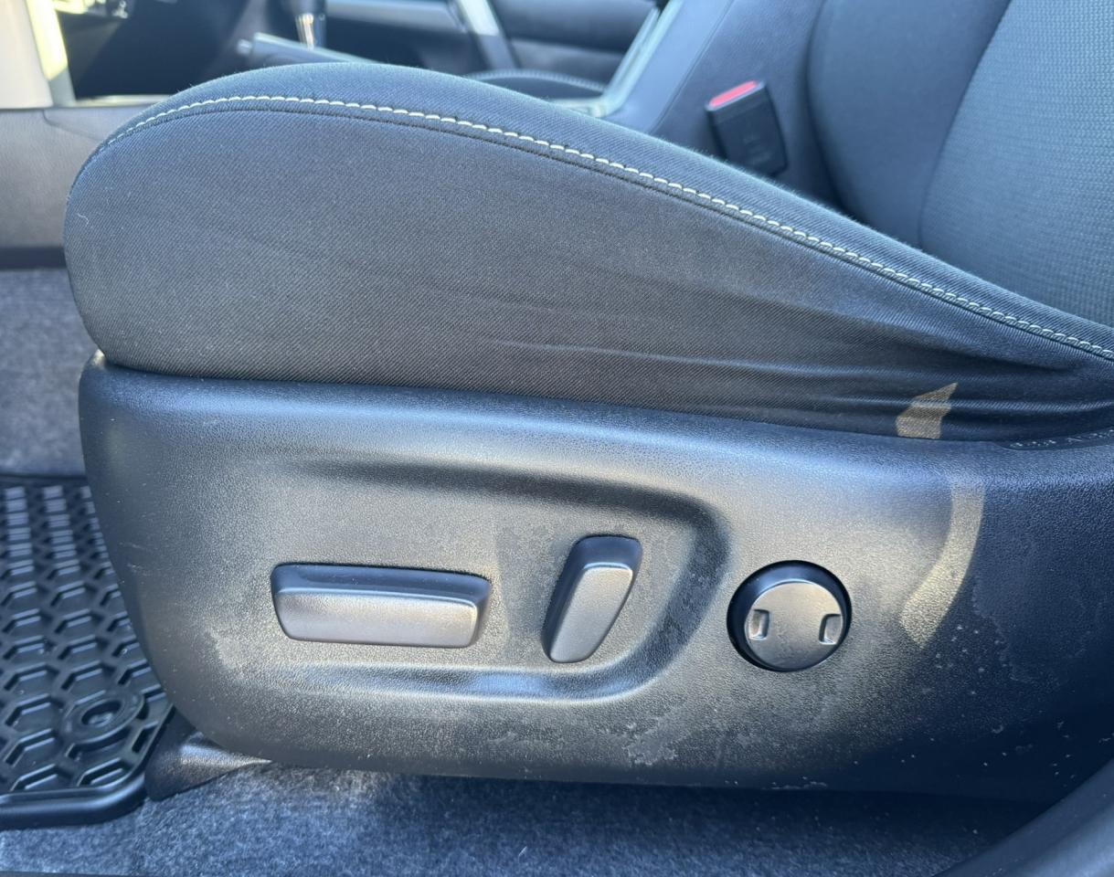 2016 Toyota RAV4 AWD 4dr XLE Photo