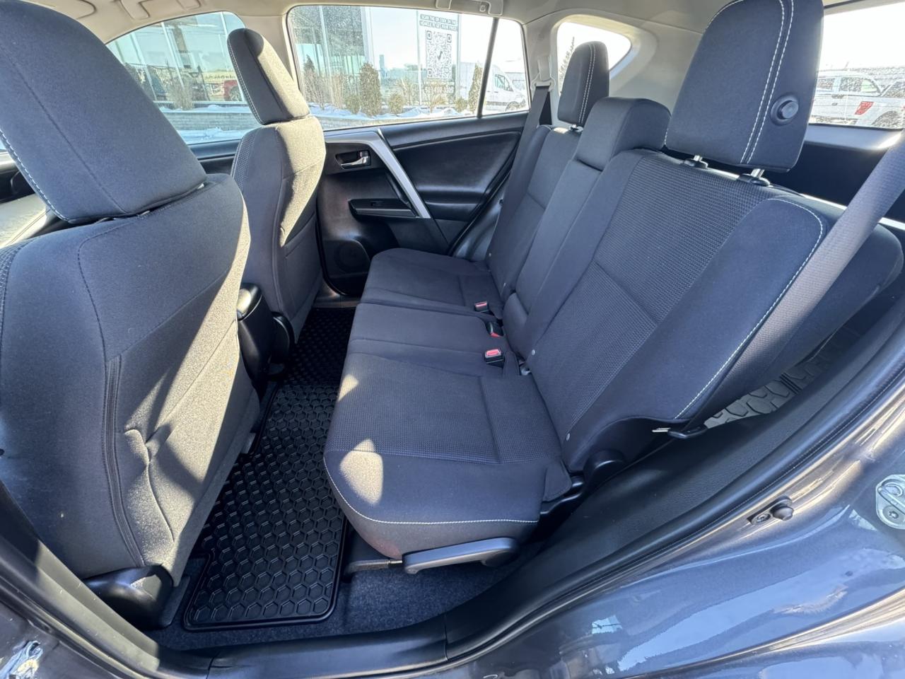 2016 Toyota RAV4 AWD 4dr XLE Photo