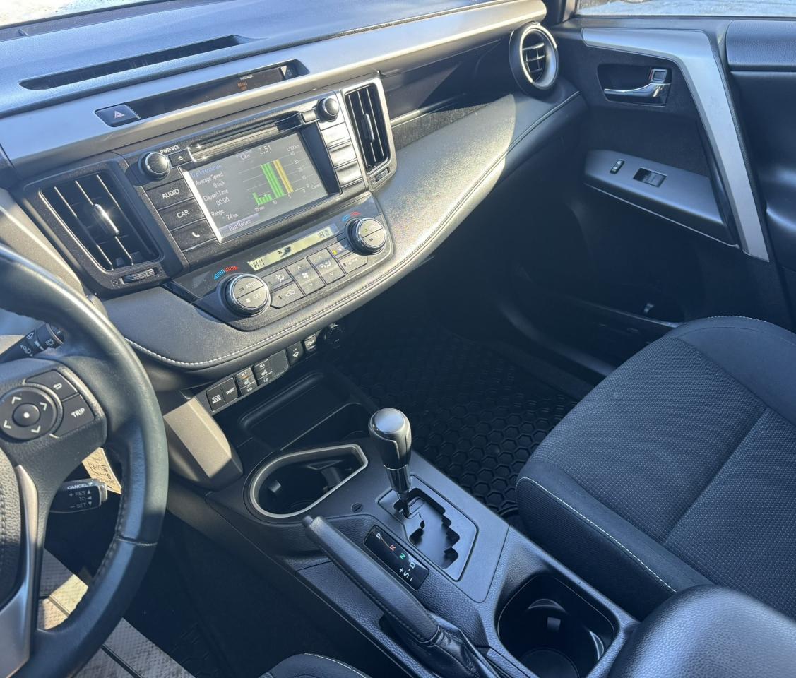 2016 Toyota RAV4 AWD 4dr XLE Photo