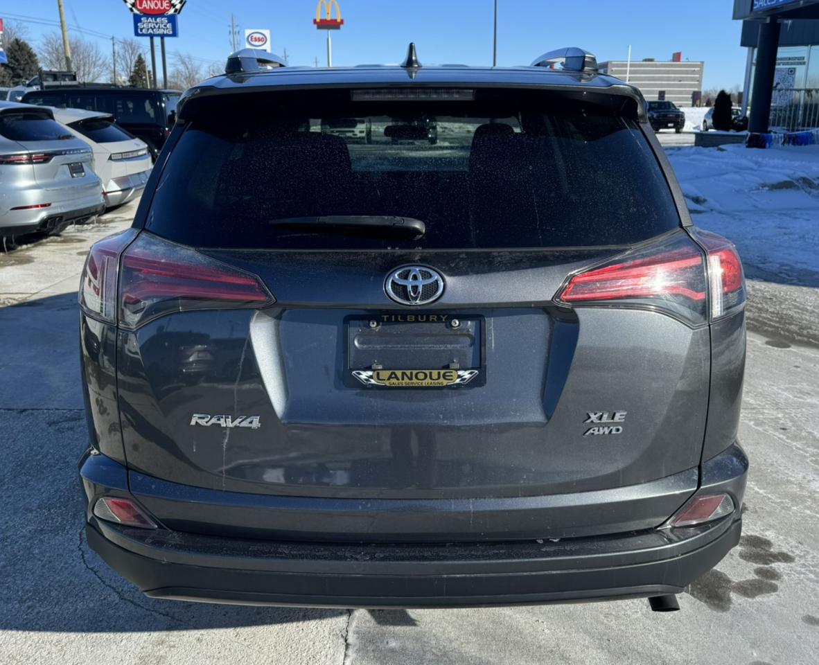 2016 Toyota RAV4 AWD 4dr XLE Photo3