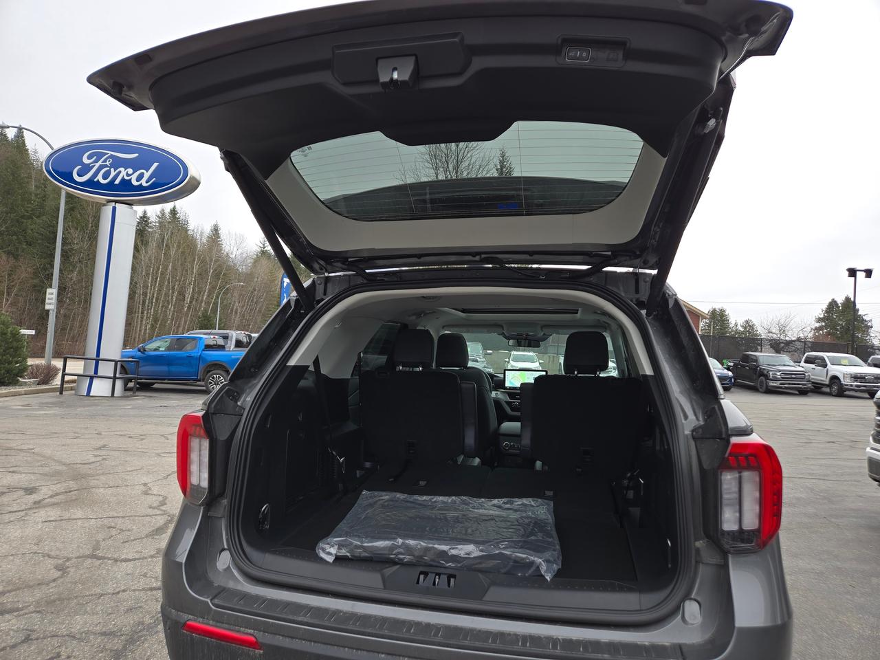 2026 Ford Explorer Active w/200A Pkg Photo4