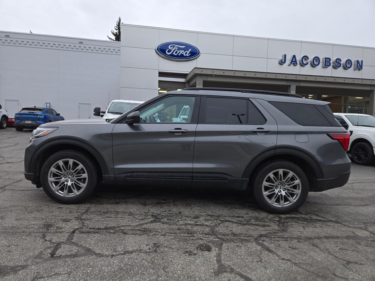 2026 Ford Explorer Active w/200A Pkg Photo1