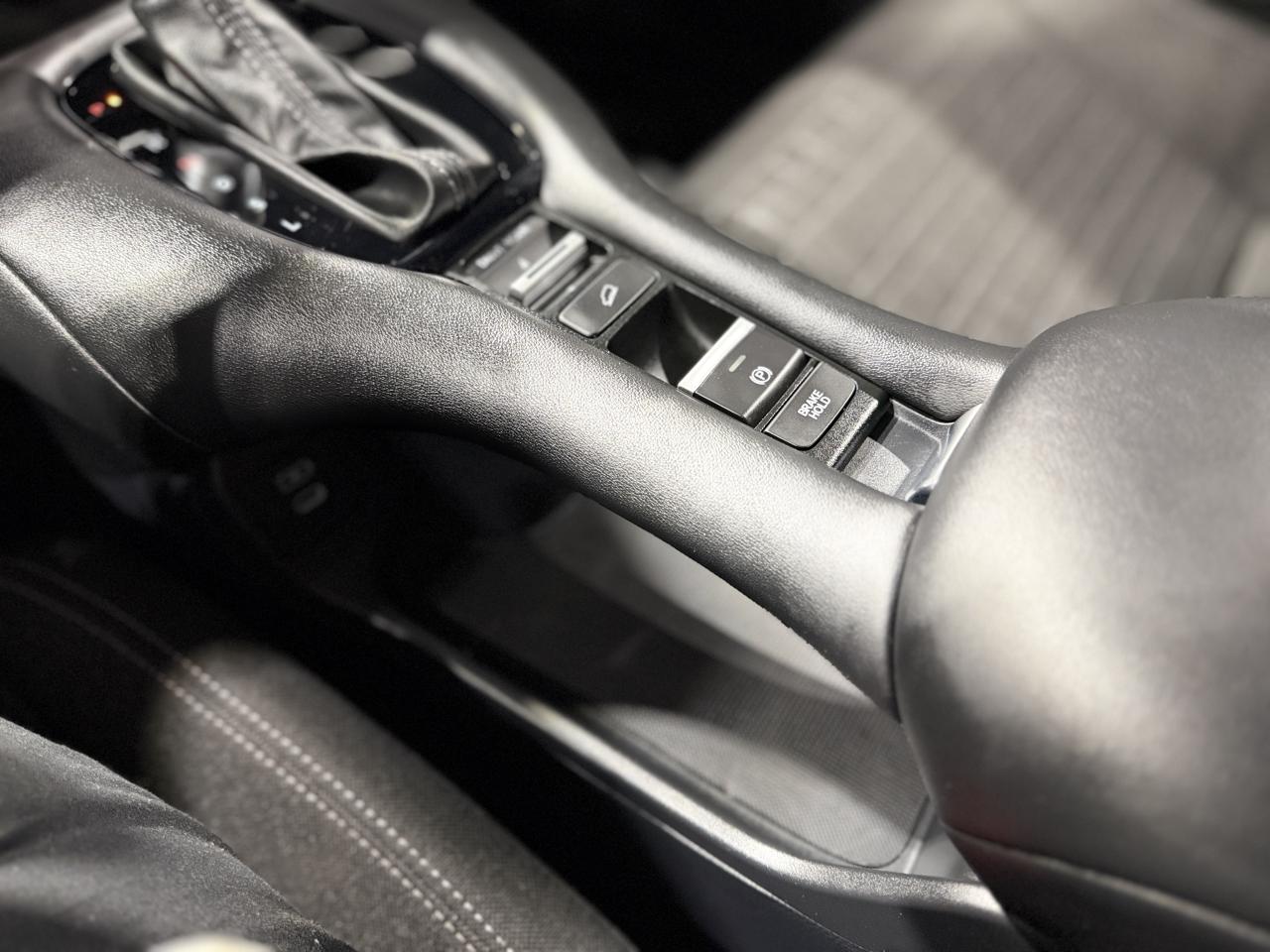 2025 Honda HR-V LX AWD LOW KMS Photo