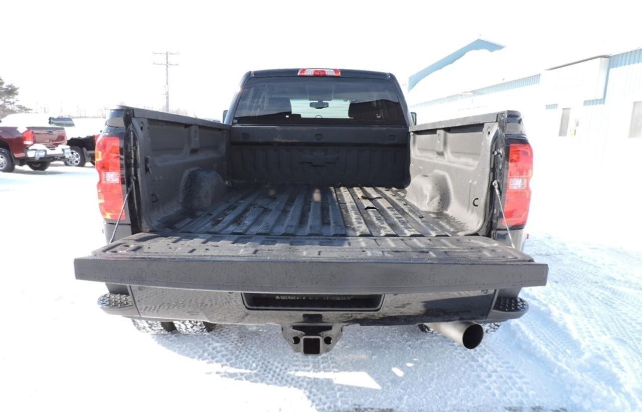 2018 Chevrolet Silverado 3500 LT 6.6L Duramax 4X4 New Brakes Only 164000 KMS Photo