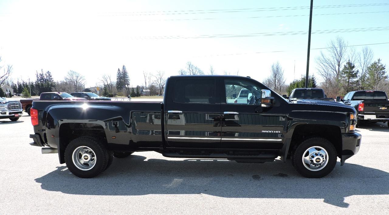 2018 Chevrolet Silverado 3500 LT 6.6L Duramax 4X4 New Brakes Only 164000 KMS Photo3
