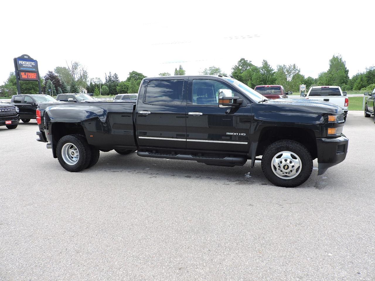 2018 Chevrolet Silverado 3500 LT 6.6L Duramax 4X4 New Brakes Only 164000 KMS Photo2