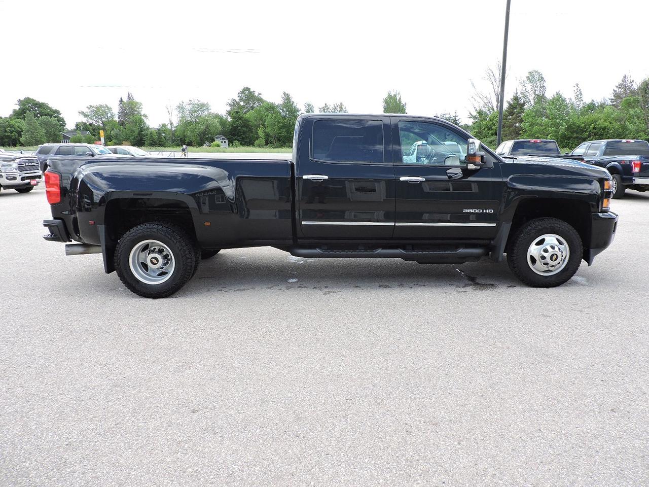 2018 Chevrolet Silverado 3500 LT 6.6L Duramax 4X4 New Brakes Only 164000 KMS Photo3