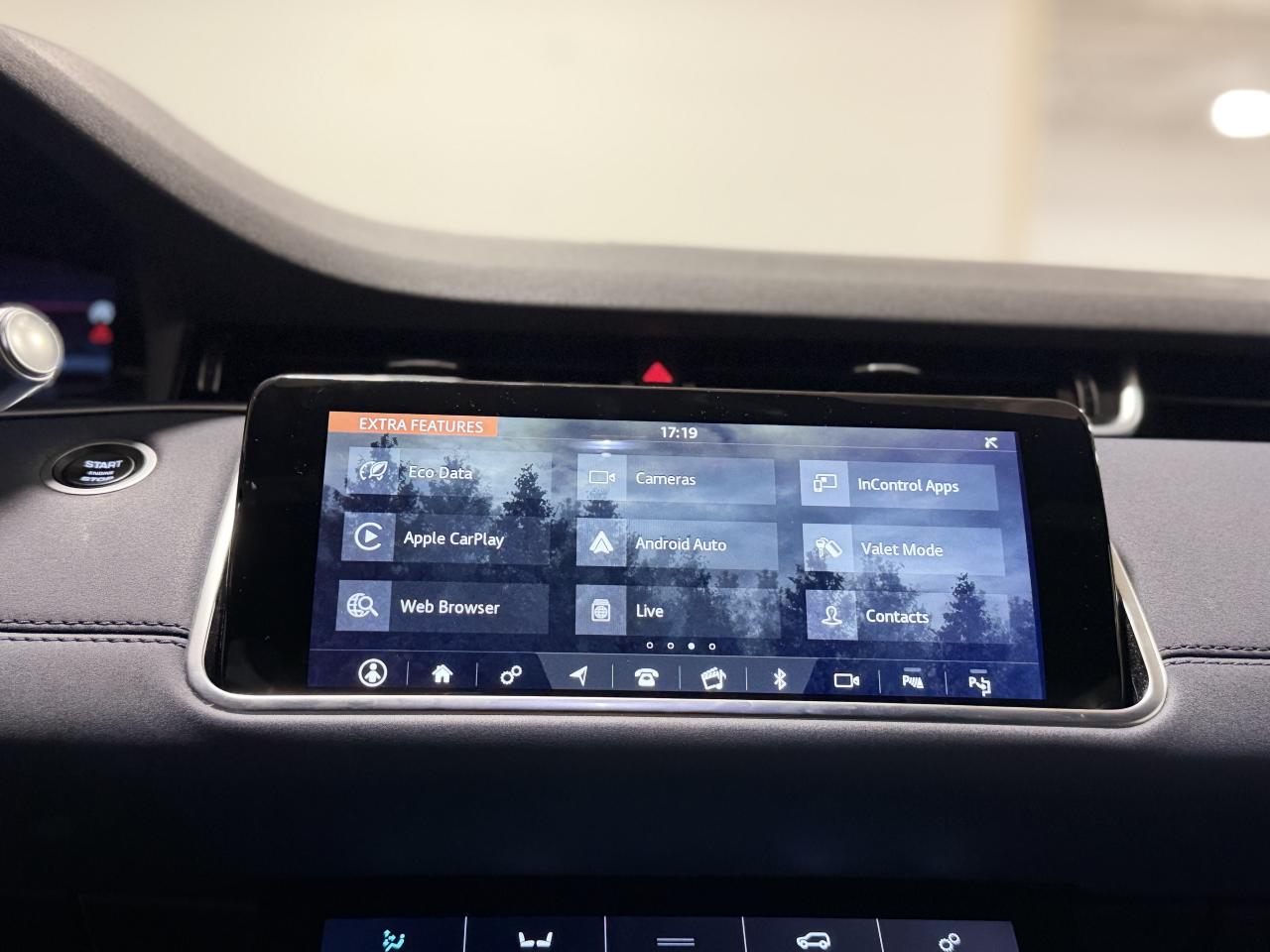 2020 Land Rover Range Rover Evoque SE | BLUE LEATHER | PANO ROOF | Photo