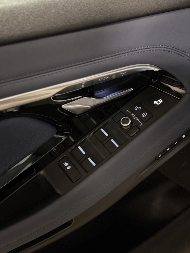 2020 Land Rover Range Rover Evoque SE | BLUE LEATHER | PANO ROOF | Photo