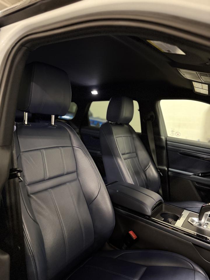 2020 Land Rover Range Rover Evoque SE | BLUE LEATHER | PANO ROOF | Photo