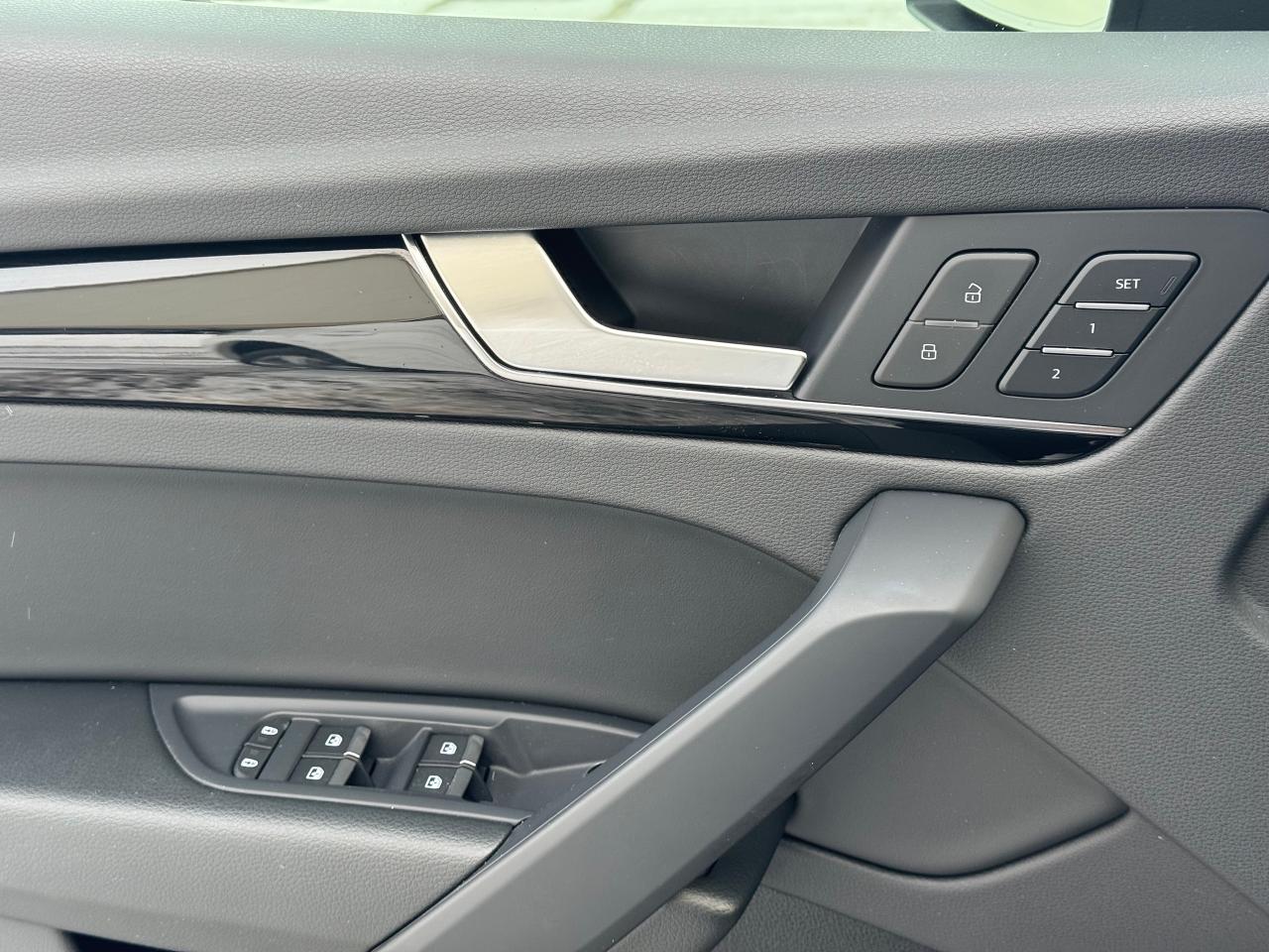 2023 Audi Q5 Komfort **CLEAN CARFAX** Photo