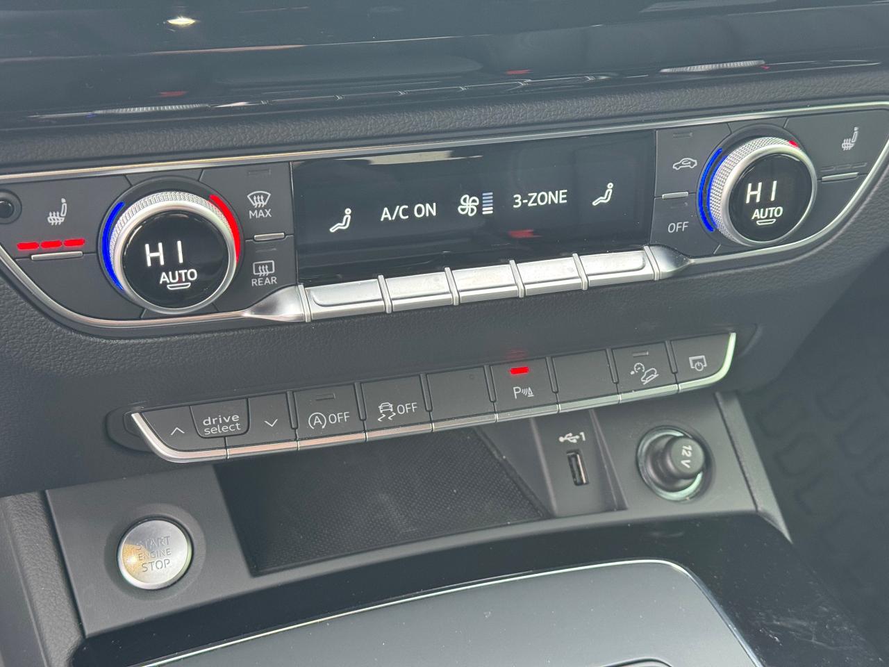 2023 Audi Q5 Komfort **CLEAN CARFAX** Photo