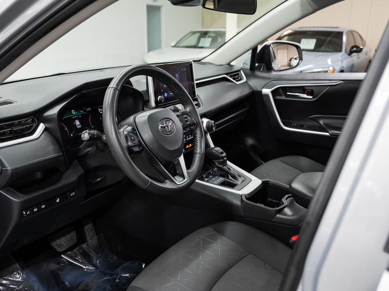 2024 Toyota RAV4 XLE AWD | Sunroof | Heated Seats | BSM | CarPlay