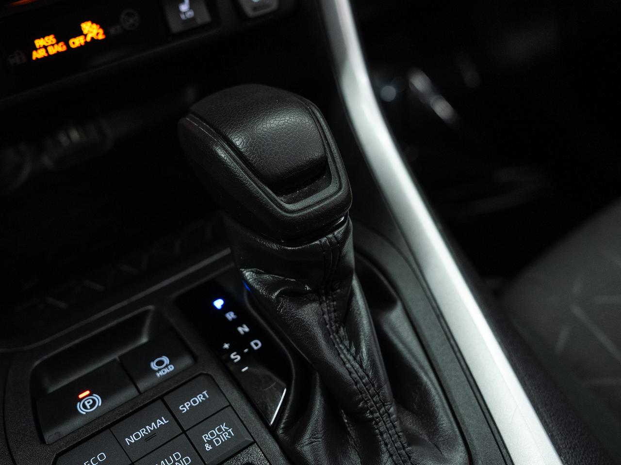 2024 Toyota RAV4 XLE AWD | Sunroof | Heated Seats | BSM | CarPlay