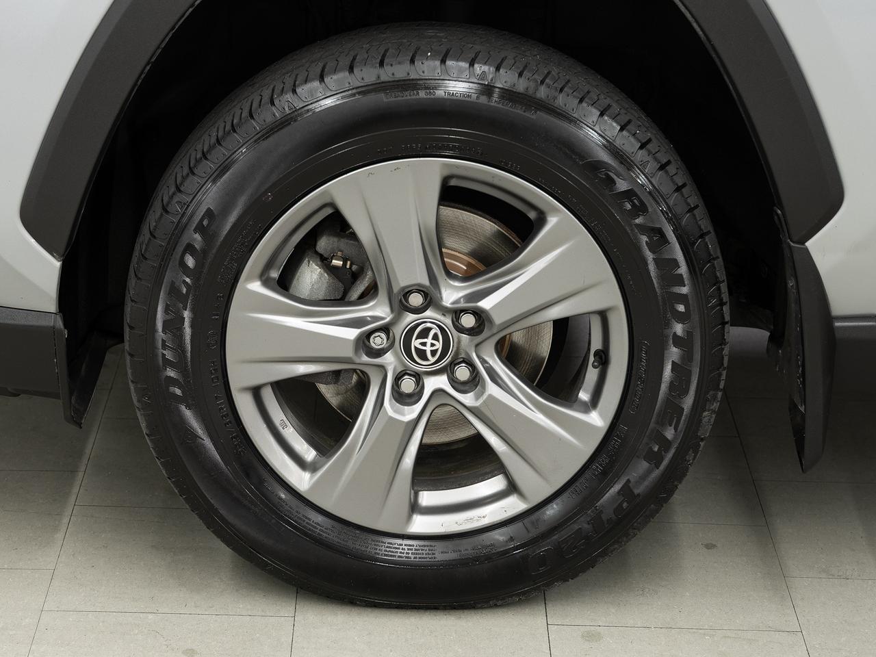 2024 Toyota RAV4 XLE AWD | Sunroof | Heated Seats | BSM | CarPlay Photo