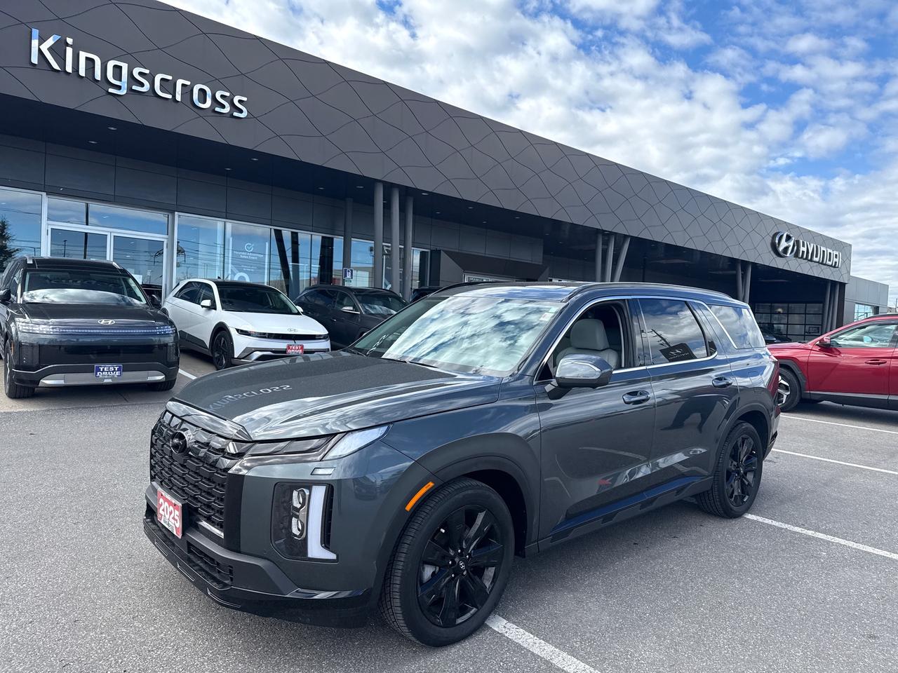 2025 Hyundai PALISADE Urban 8 Passenger Photo