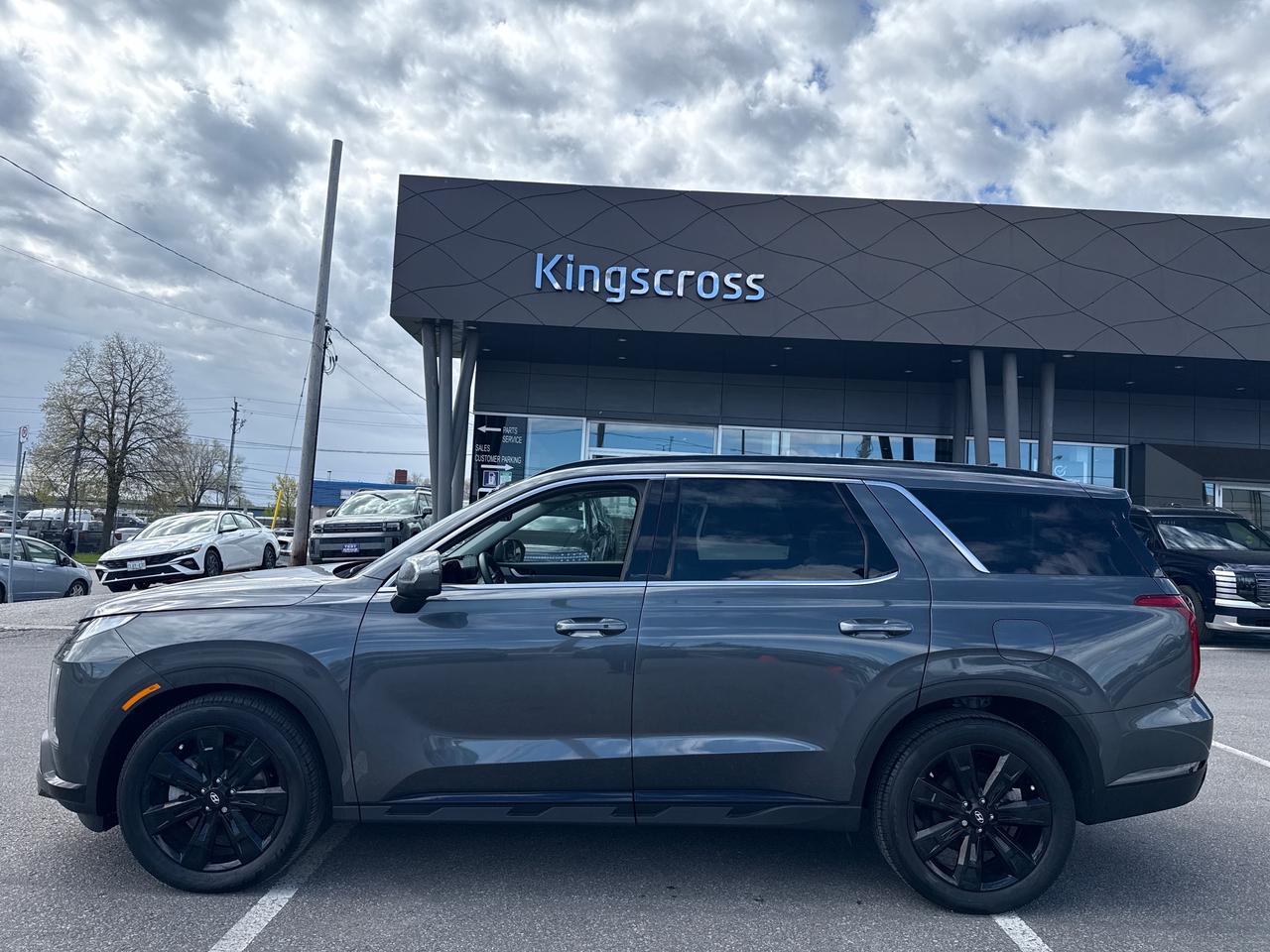 2025 Hyundai PALISADE Urban 8 Passenger Photo