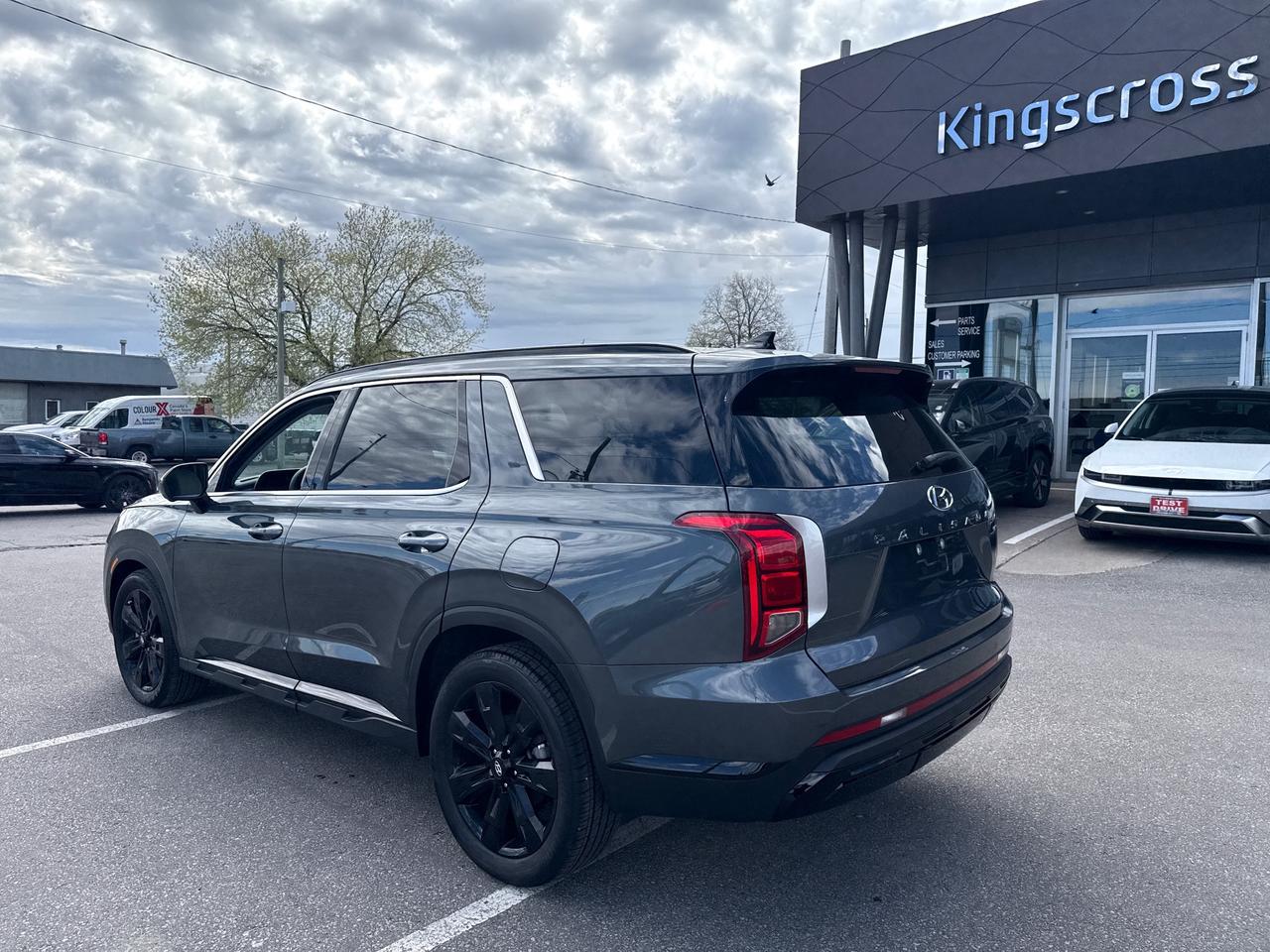2025 Hyundai PALISADE Urban 8 Passenger Photo