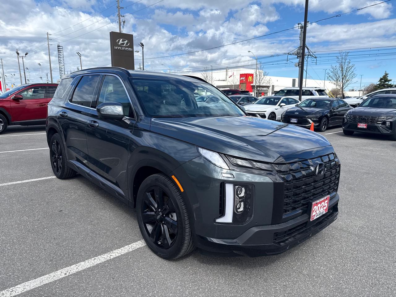 2025 Hyundai PALISADE Urban 8 Passenger Photo