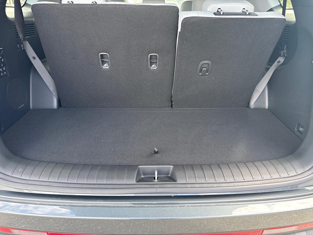2025 Hyundai PALISADE Urban 8 Passenger Photo