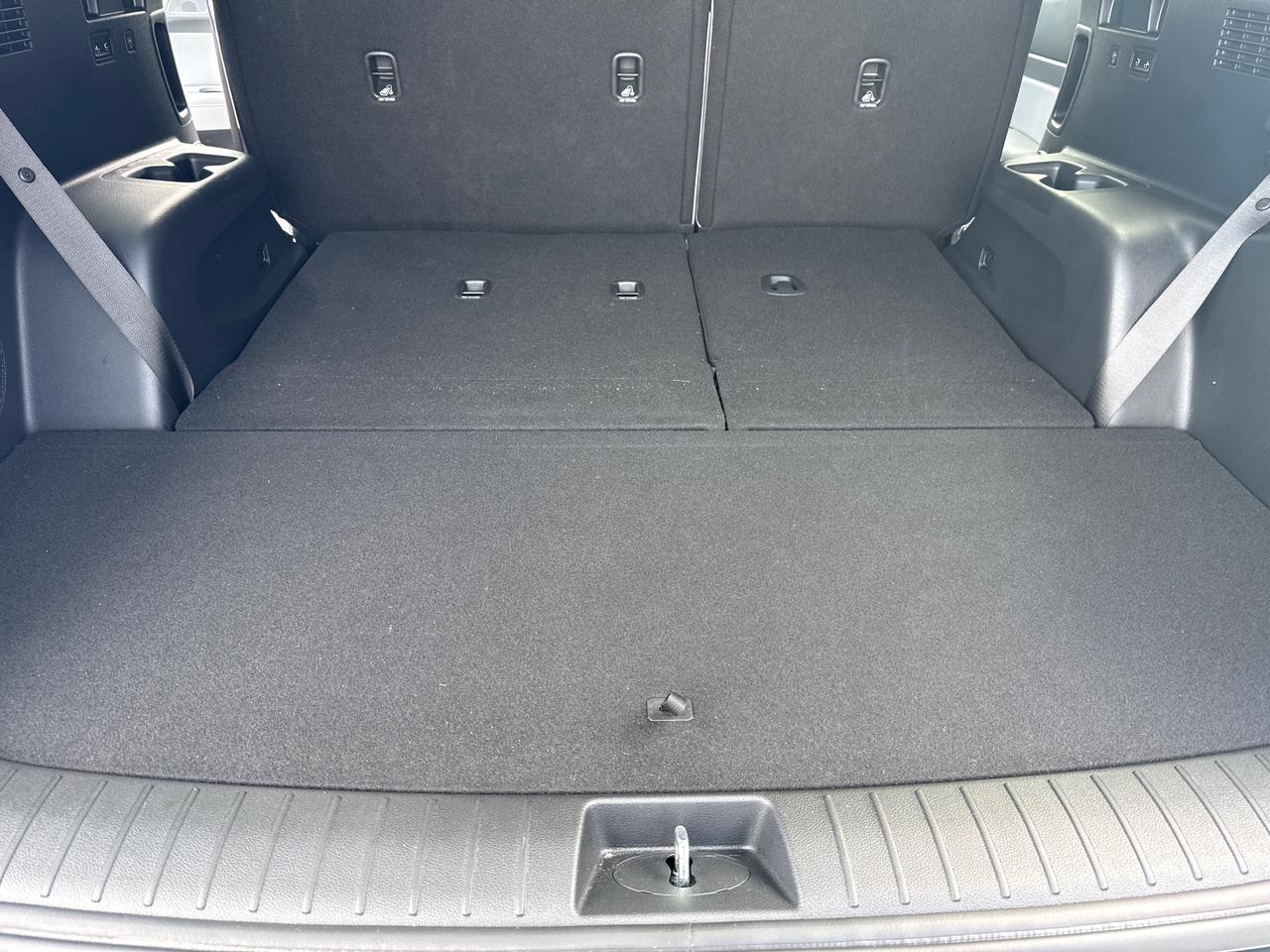 2025 Hyundai PALISADE Urban 8 Passenger Photo
