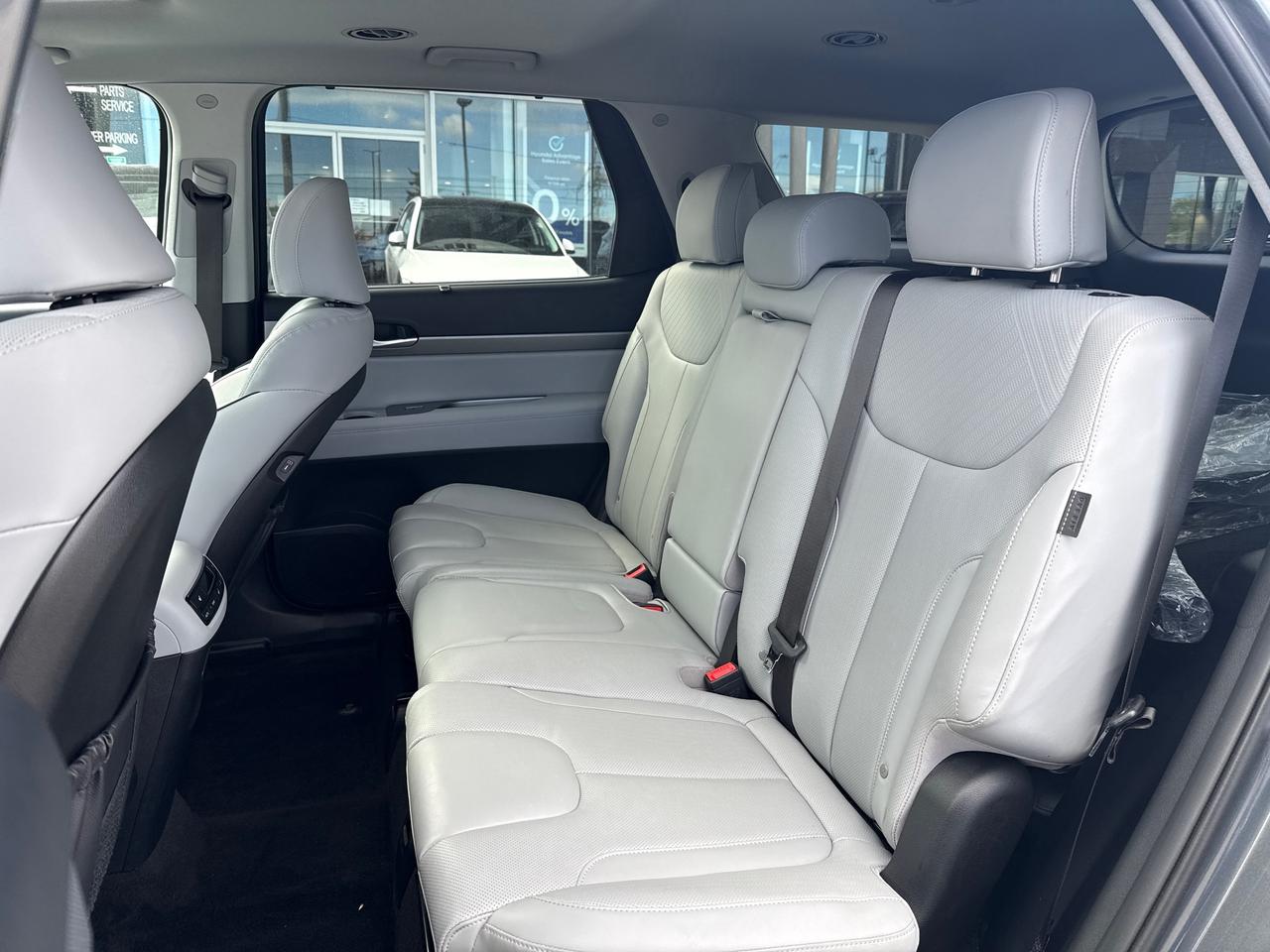 2025 Hyundai PALISADE Urban 8 Passenger Photo