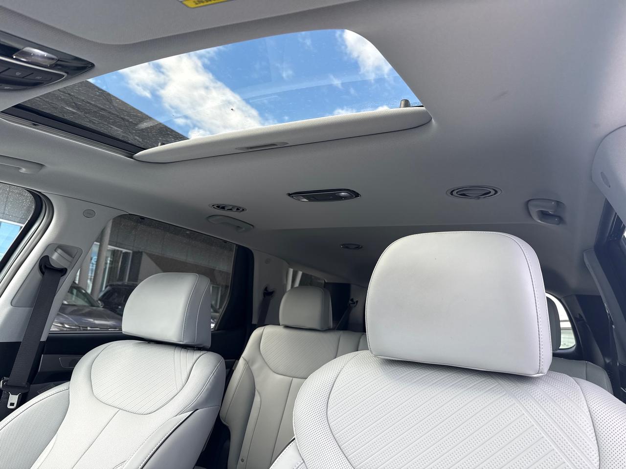 2025 Hyundai PALISADE Urban 8 Passenger Photo