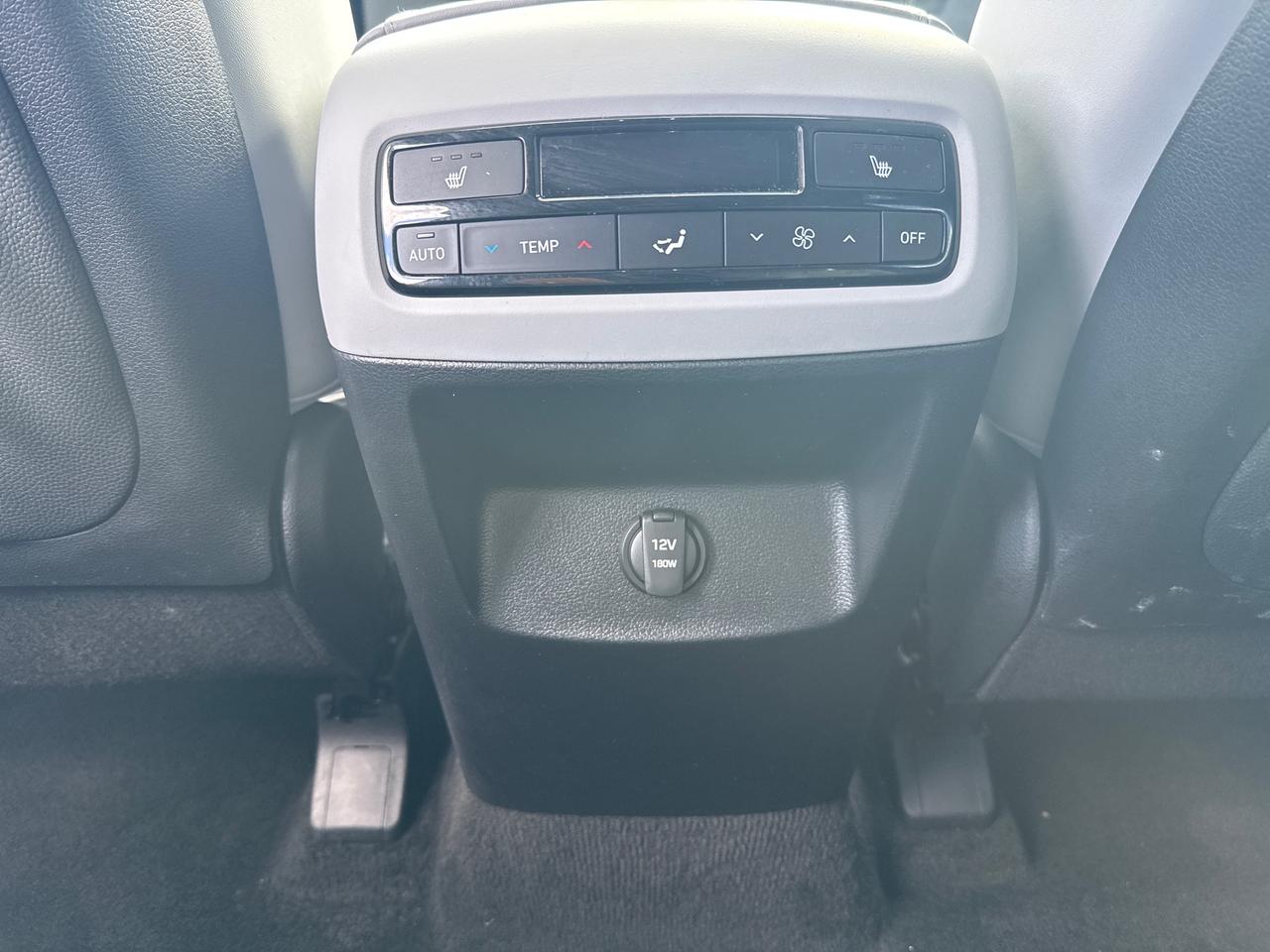 2025 Hyundai PALISADE Urban 8 Passenger Photo