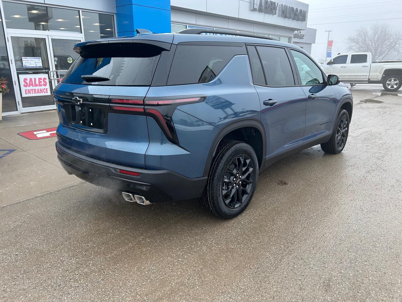 2026 Chevrolet Traverse LT Photo2