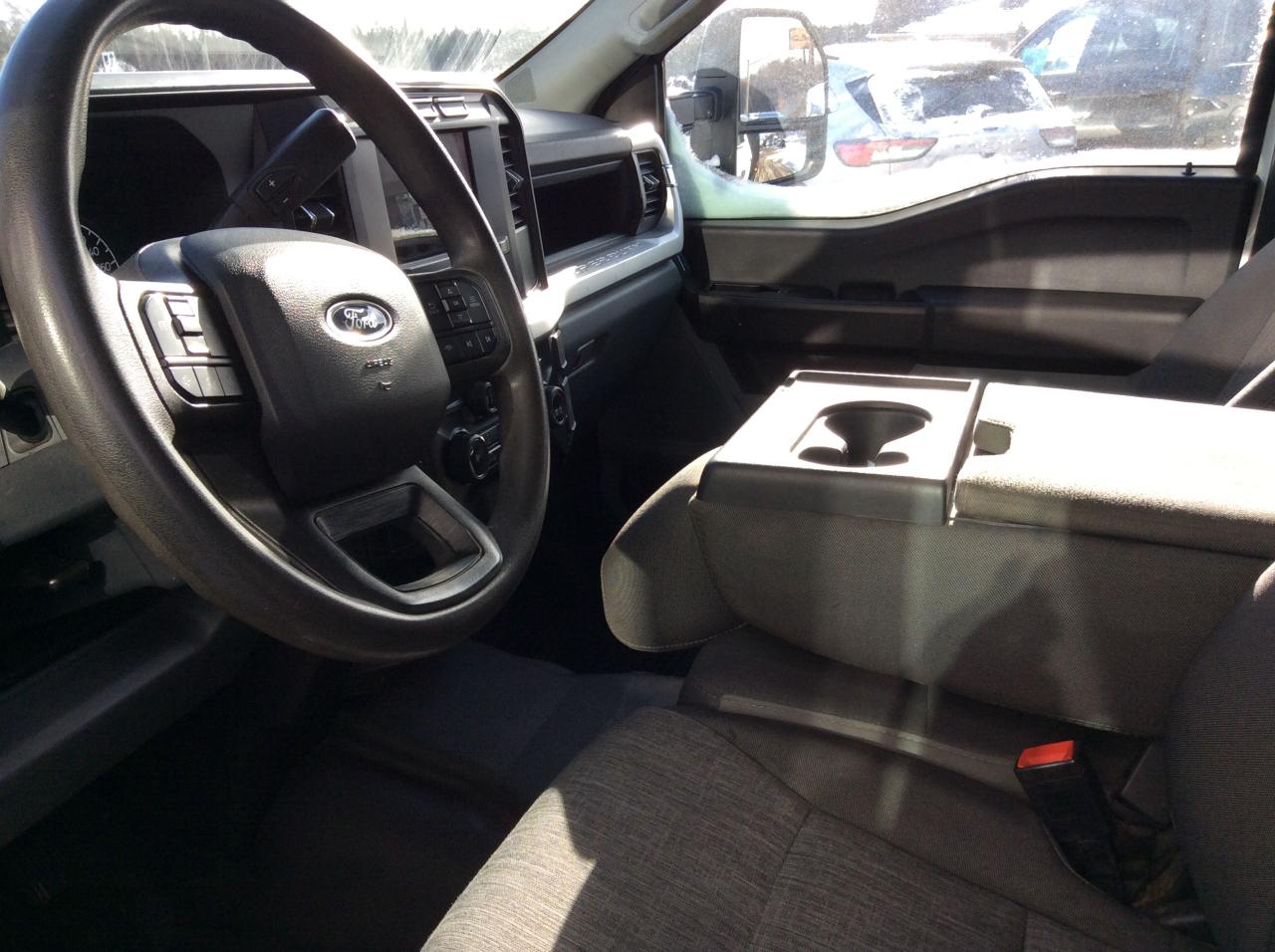 2023 Ford SUPER DUTY F-550 DRW XL Photo